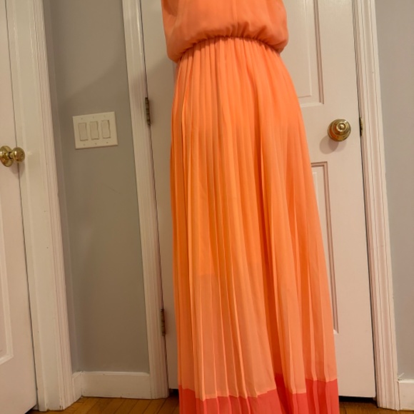 Romeo and Juliet Couture peach maxi dress with pleated skirt and navy detail - Picture 5 of 6